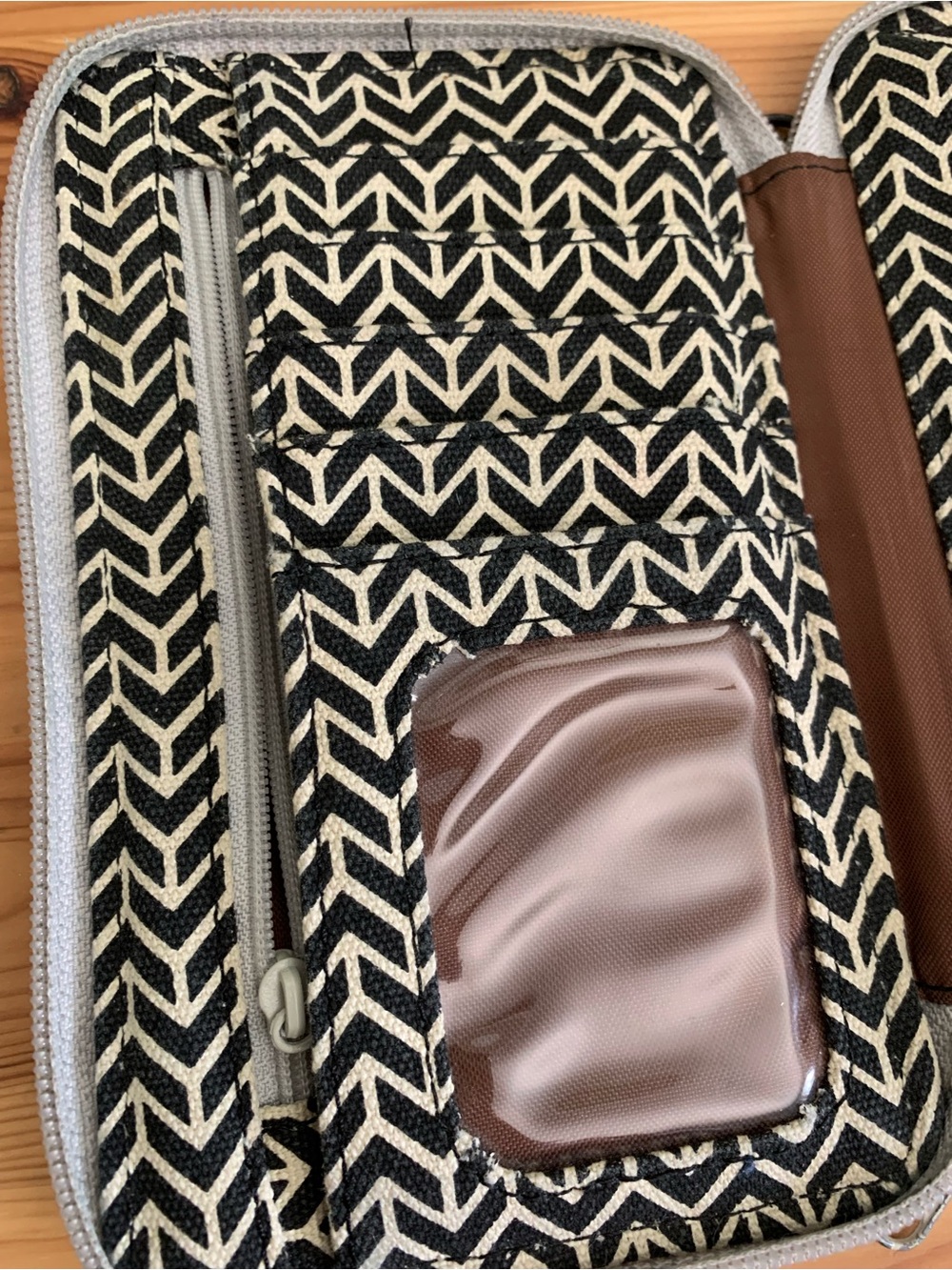 Kavu Chevron Zip Wallet - Picture 7 of 10